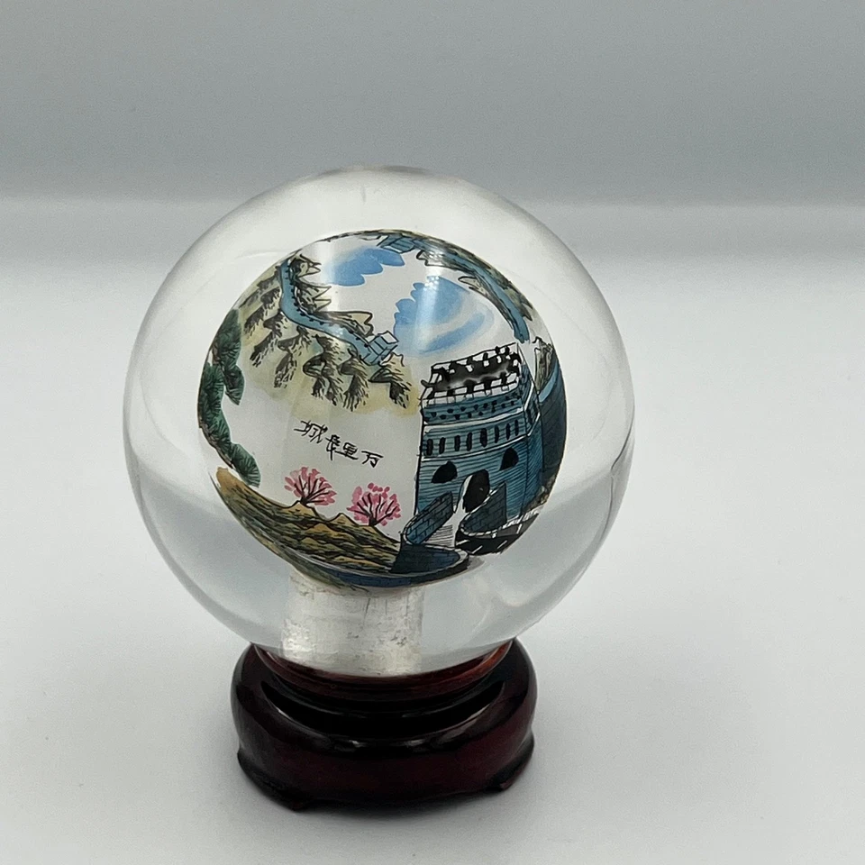 Esfera de bola de cristal de vidro vintage da Grande Muralha da China com suporte de madeira - Imagem 3 de 4