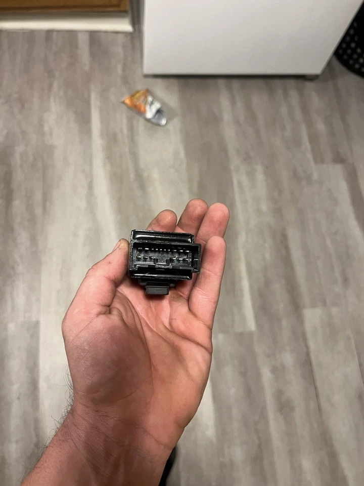 Relé de bomba de combustible R6s 2003-2005 2006-2009 Foto 2 de 3