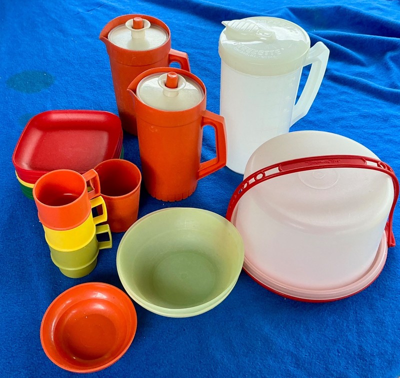 ‘70’s Tupperware Toys Mini Child’s Play Set Pitcher/Cups/Bowls/Plates Cake Cover