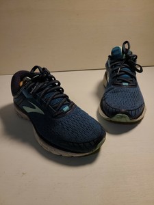 brooks adrenaline gts 18 womens size 9