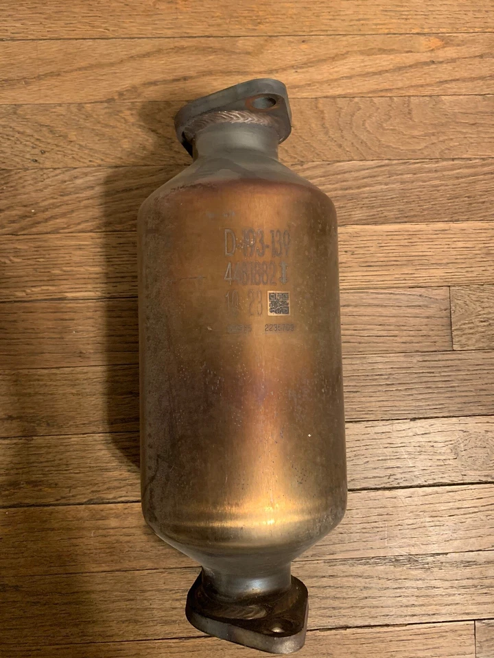 Convertidor catalítico de ajuste directo Toyota Tacoma 1995-1999 2,4 L grado California Foto 3 de 4