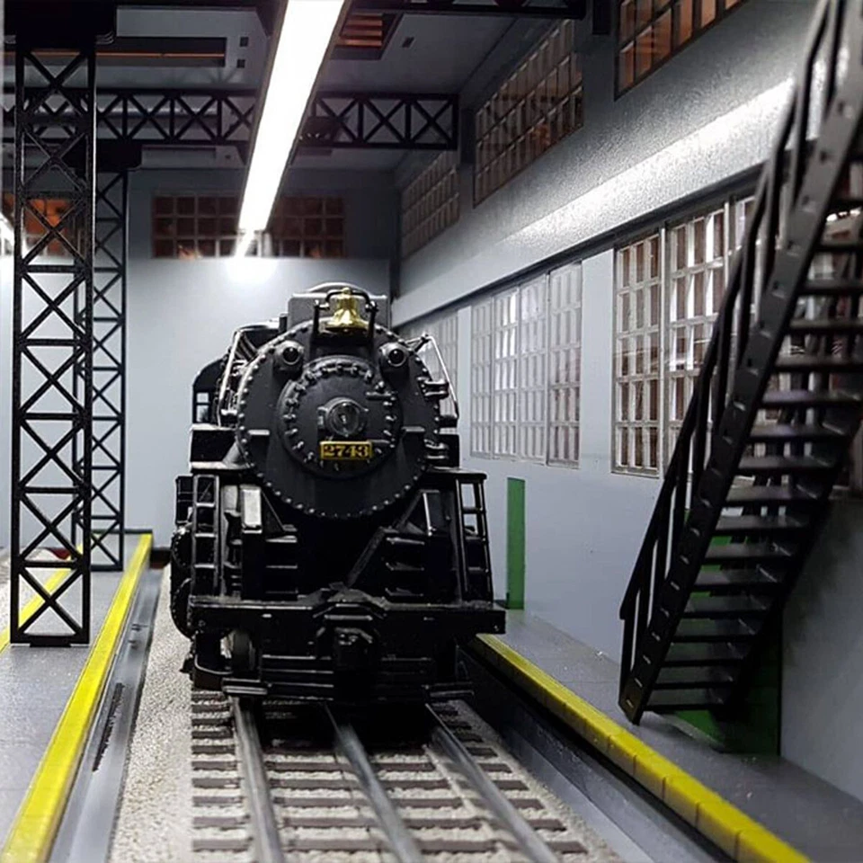 O Gauge Modern Engine House w/Motorized Doors, Indoor/Outdoor Lighting - Image 4 of 4