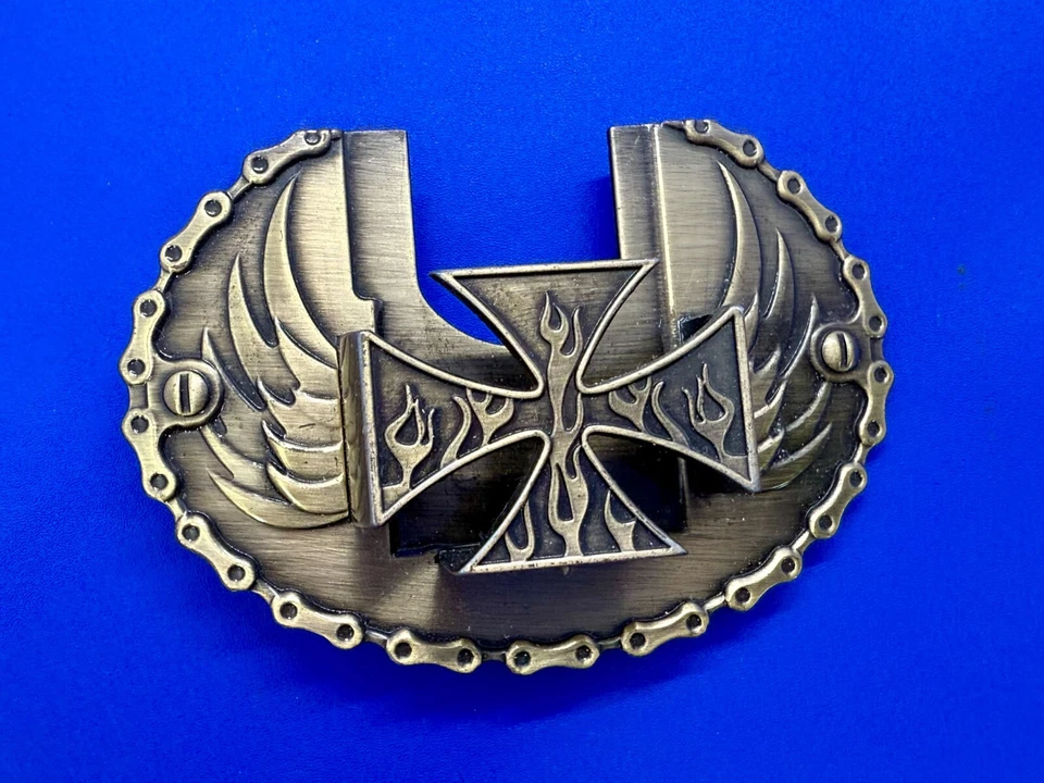 Hierro Llameante Cruz Moto Cadena Borde Encendedor Soporte Marrón Hebilla Cinturón Foto 3 de 4