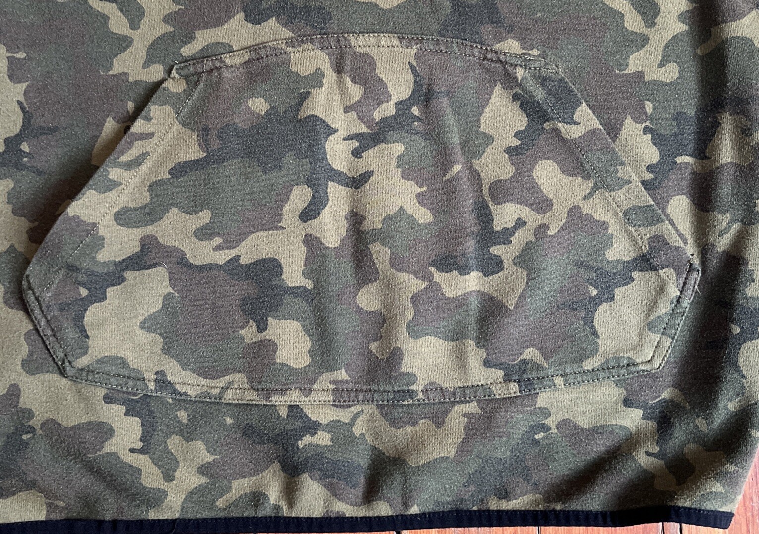 Fila sport live in motion camo hoodie medium W kangaroo pocket