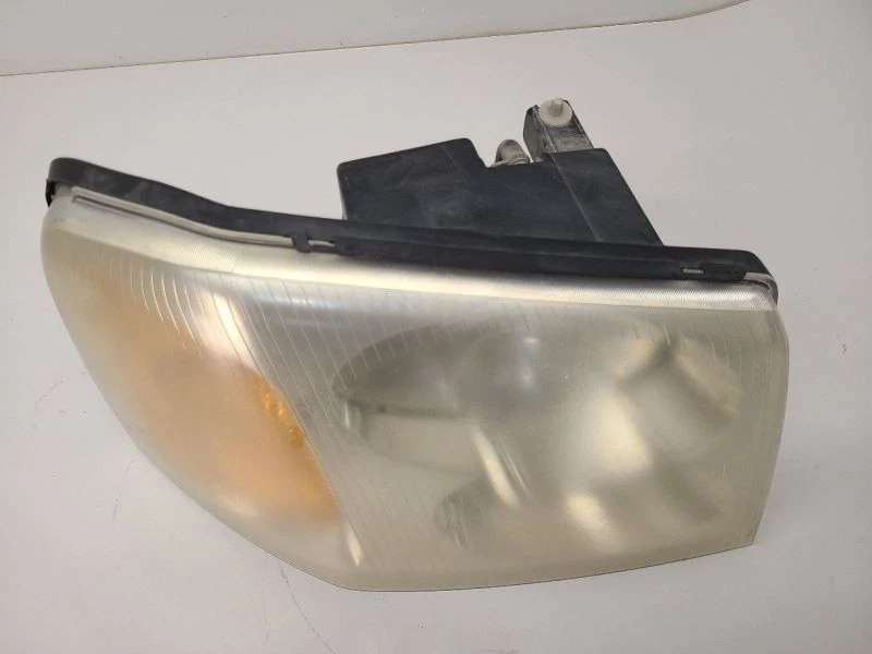 GMC ENVOY XL 2002-2009 Passenger Right Headlight 15866070 - Image 2 of 4
