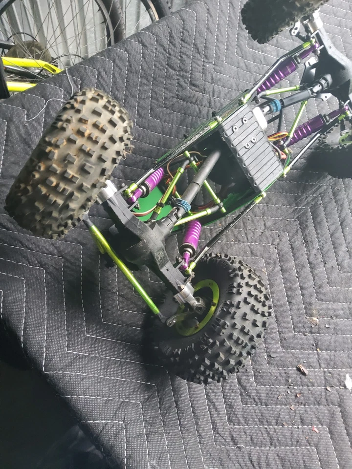 Oruga axial coche radiocontrol personalizado Ax-10 Scorpion Foto 4 de 4