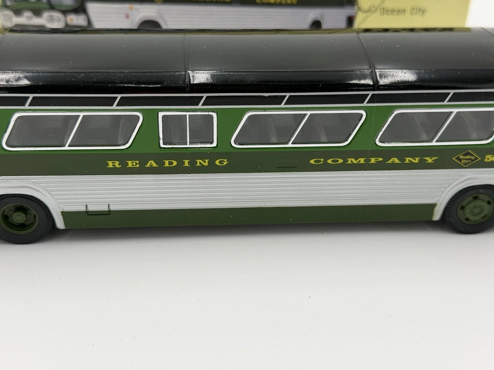 1:43 CORGI CLASSICS *READING LINES* GM 5301 TRANSIT BUS #54605 - Image 4 of 4