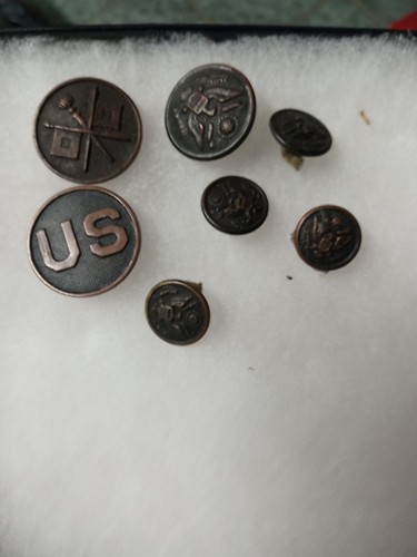 WW1US SIGNAL CORPS AND US COLLAR INSIGNIA AND UNIFORM BUTTONS
