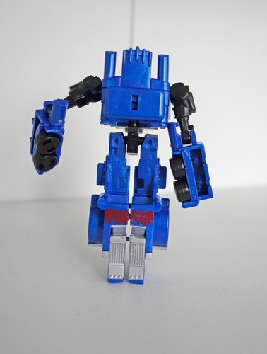 TRANSFORMERS OPTIMUS PRIME LEGION CLASS NICE POCKET SIZED 3" FIGURE cool - Picture 2 of 2