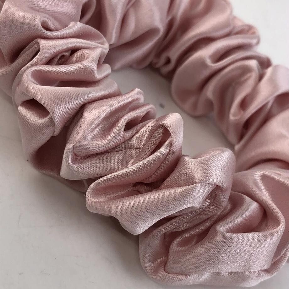 Dior Scrunchie Hair Band Silk Pink Plain Pattern Novelty  display picture 3