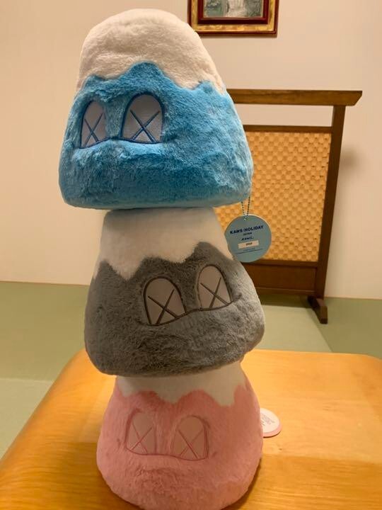 3体 KAWS holiday JAPAN 8 Mount Fuji Plush（KAWS HOLIDAY JAPAN 8  