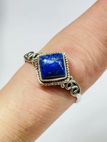 Vintage silver and lapis lazuli ring UK size U used