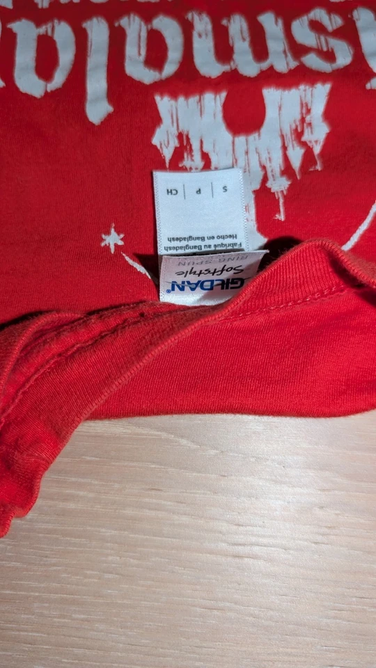 Banksy Dismaland Shirt Banksy Red Size Small 🅱🅰🅽🅺🆂🆈 Bemusement Park - Image 3 of 4