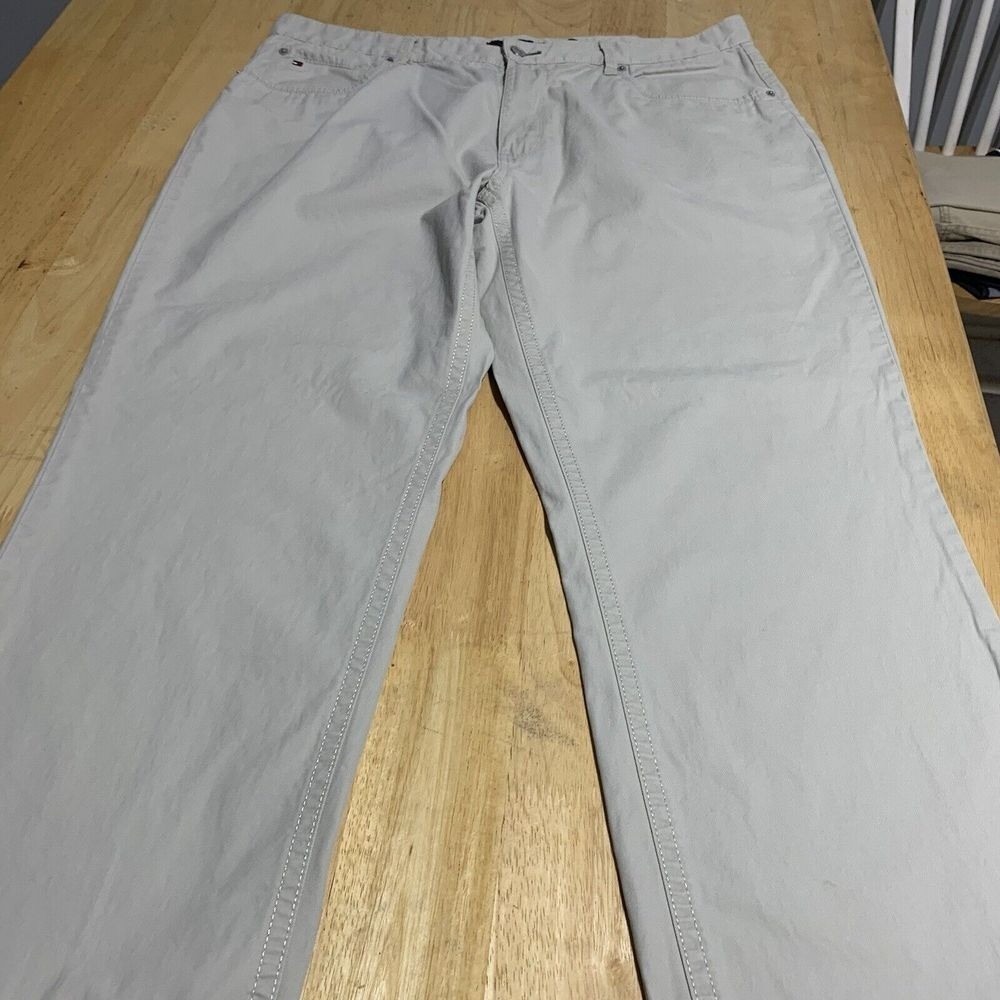 Tommy Hilfiger Men's Relaxed Fit 40X30 Tan Chino Pants A-70 thumbnail 2