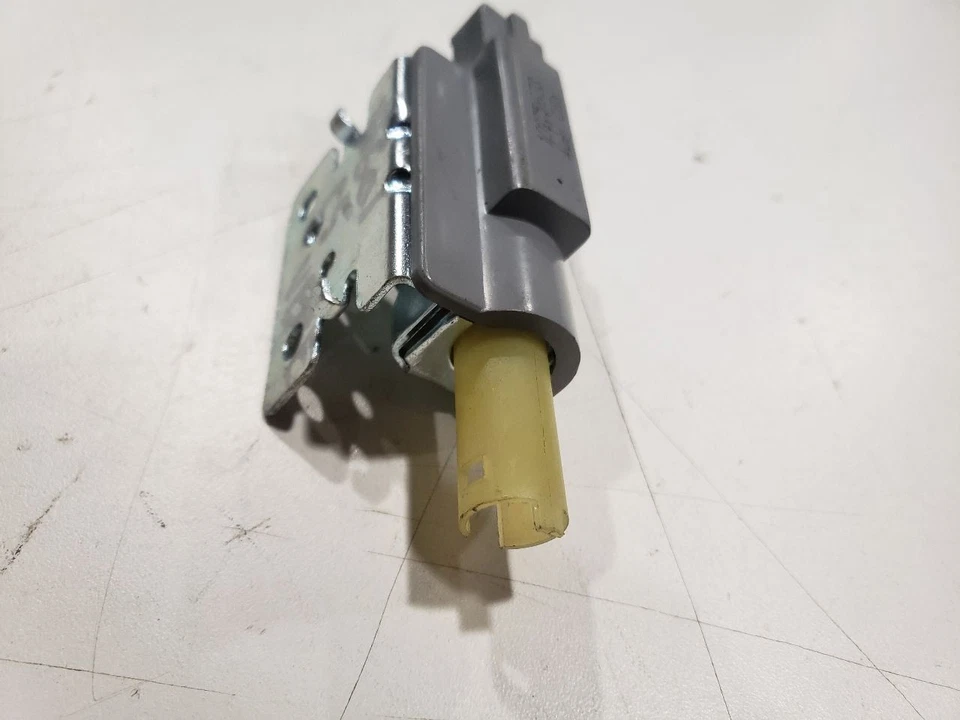 Motor actuador de puerta de combustible (sin cables/cableado) - Corvette C5 2004 - OEM 10275633 Foto 3 de 4