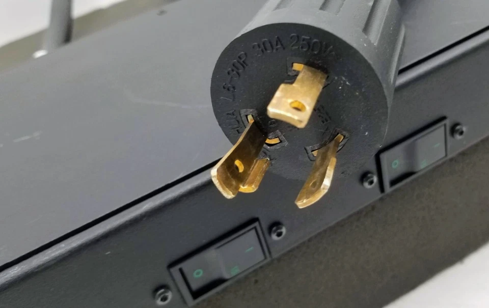 Eaton PowerWare DBH 12W IEC320 c13 10' L6-30P AMM 2 X 15A BCP BLK PW105ME1U049 - Image 3 of 4