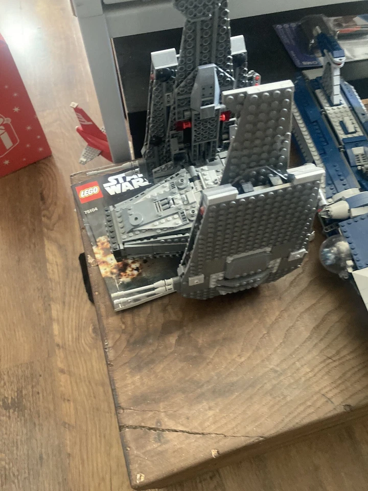 LEGO Star Wars 75104 Kylo Ren's Command Shuttle, foto 4 di 5