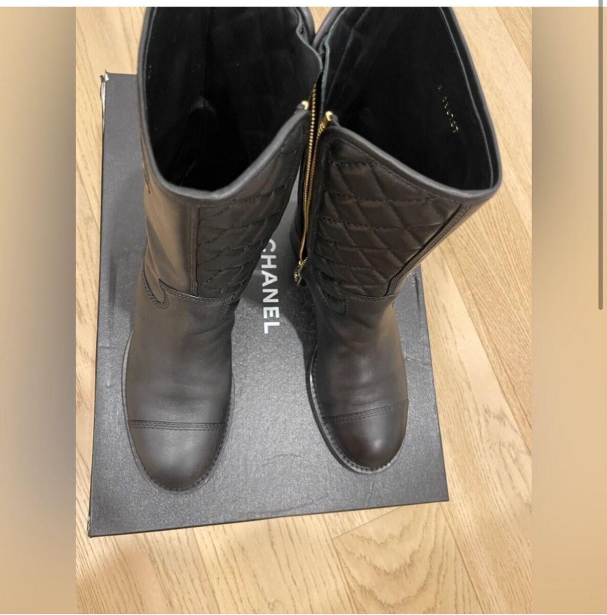 Chanel 21P Black Calfskin Leather CC Logo Quilted Zipper Mid Chanel 21P Black Calfskin Leather CC Logo Quilted Zipper Mid