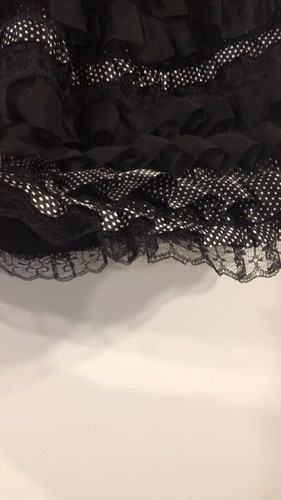 Mini Falda NEGRO/BLANCA con Volantes DISEÑO VITRIN Talla XS * MUESTRA* - Imagen 2 de 6