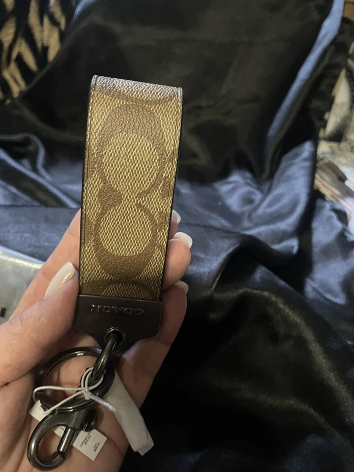 Llavero Coach Loop en lona exclusiva caqui firma pistola metal nuevo con etiquetas Foto 4 de 4