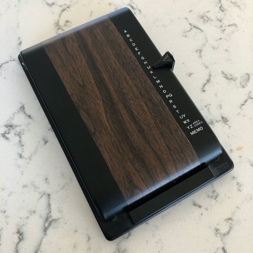 Bates List Finder Phone Directory Faux Wood Grain Unused Address Book Vintage - Foto 1 di 8