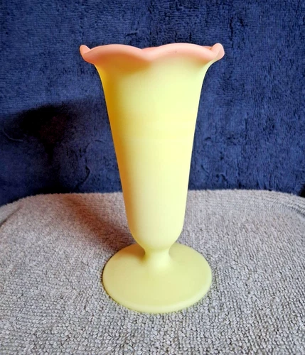 VINTAGE FENTON BURMESE UN-PAINTED VASE (FROM THE LINDA EVERSON ESTATE)