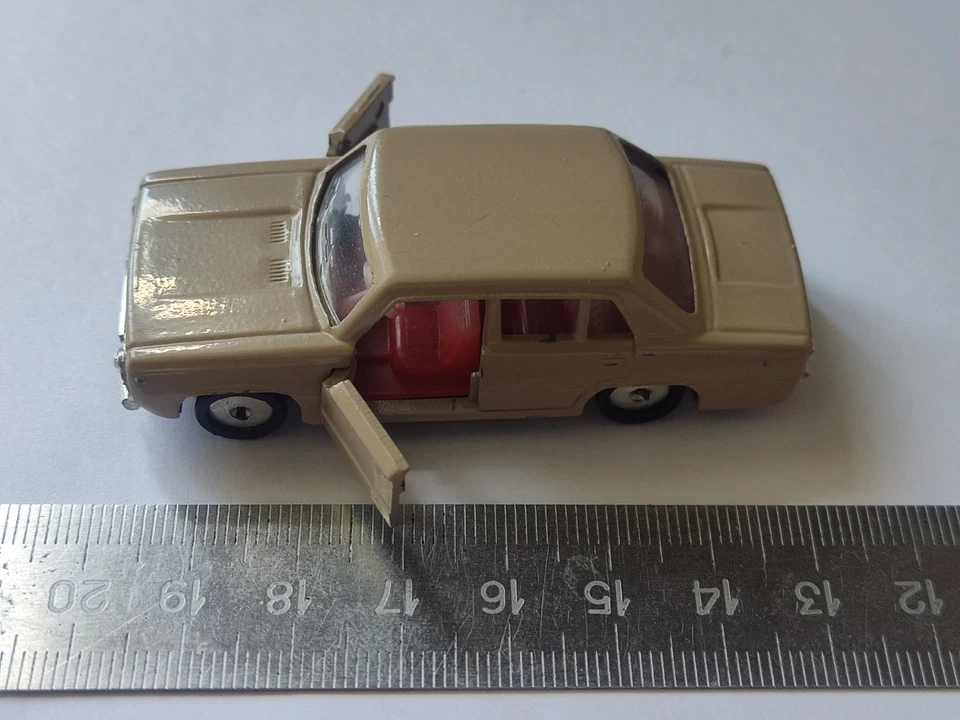 USSR VAZ 2101 yellow Kopeck M 1/60 Soviet Union Remake Diecast Retro Car - Image 3 of 4