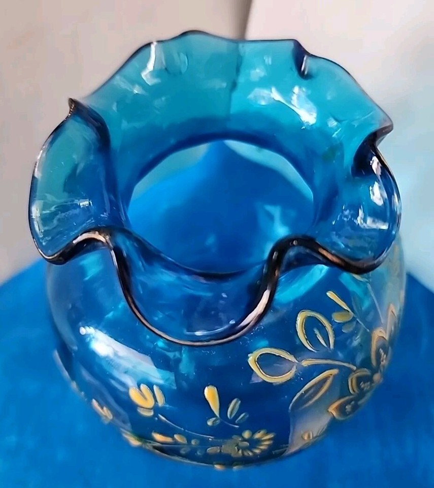 MOSER? HAND BLOWN & PAINTED RUFFLED ENAMELED ART VASE GOLD GILT FLOWER