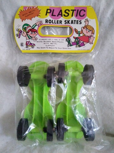 Pair 1970s Vintage Dime Store Toy Childs Green Plastic Kids Roller Skates New - Picture 2 of 2