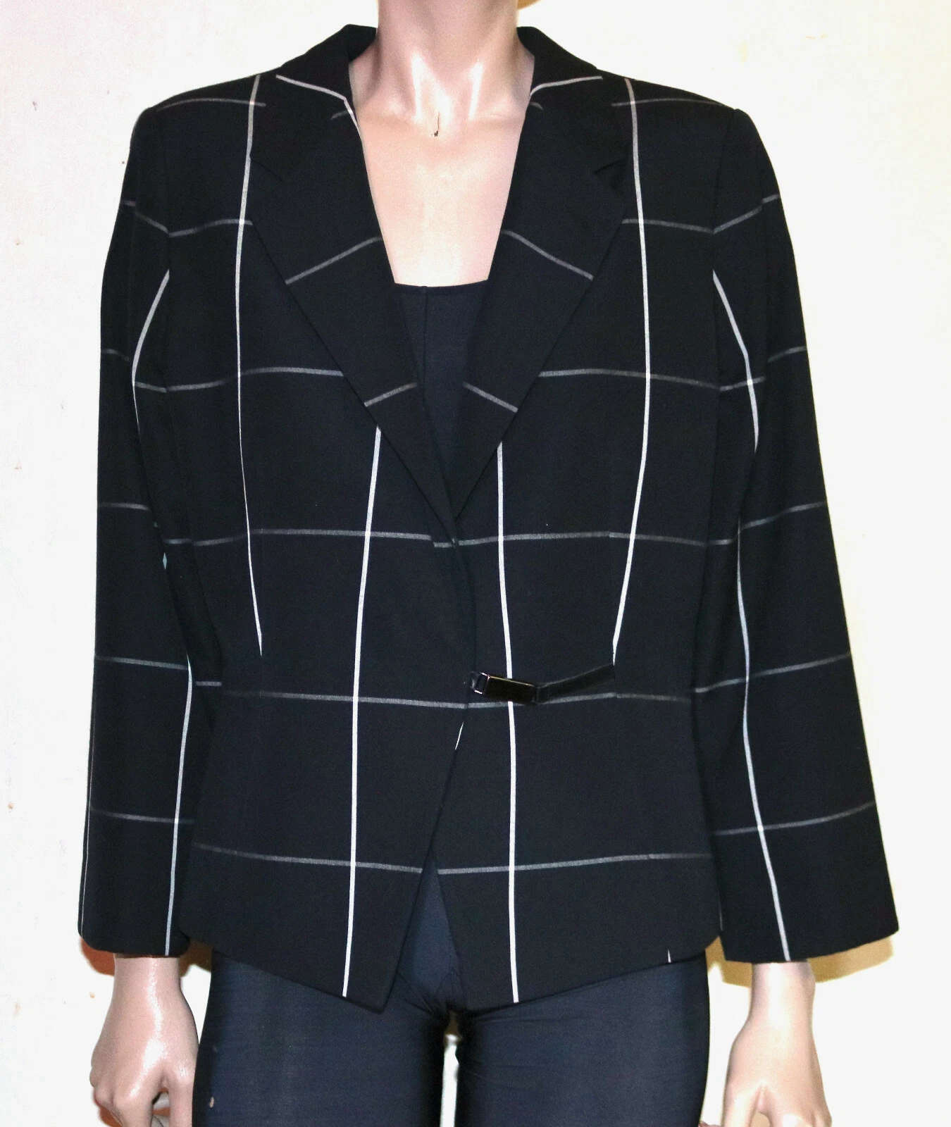 Giorgio Armani — Giorgio Armani Collezioni plaid wool jacket with fastener US 12