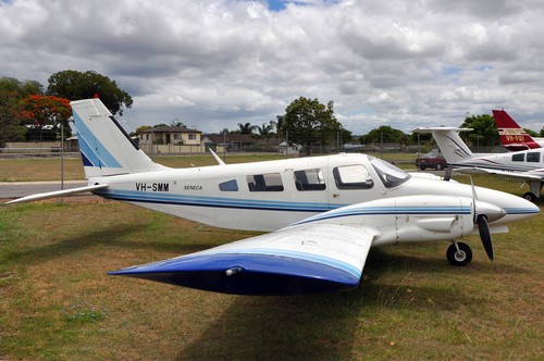 Piper PA-34-200 Seneca Private Airplane Desktop Kiln Dried Wood Model Small New - Picture 2 of 3