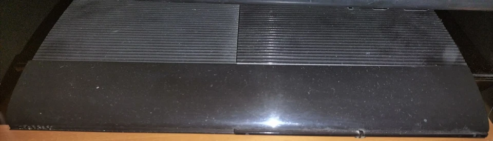 Sony PlayStation 3 Super Slim, foto 1 di 3