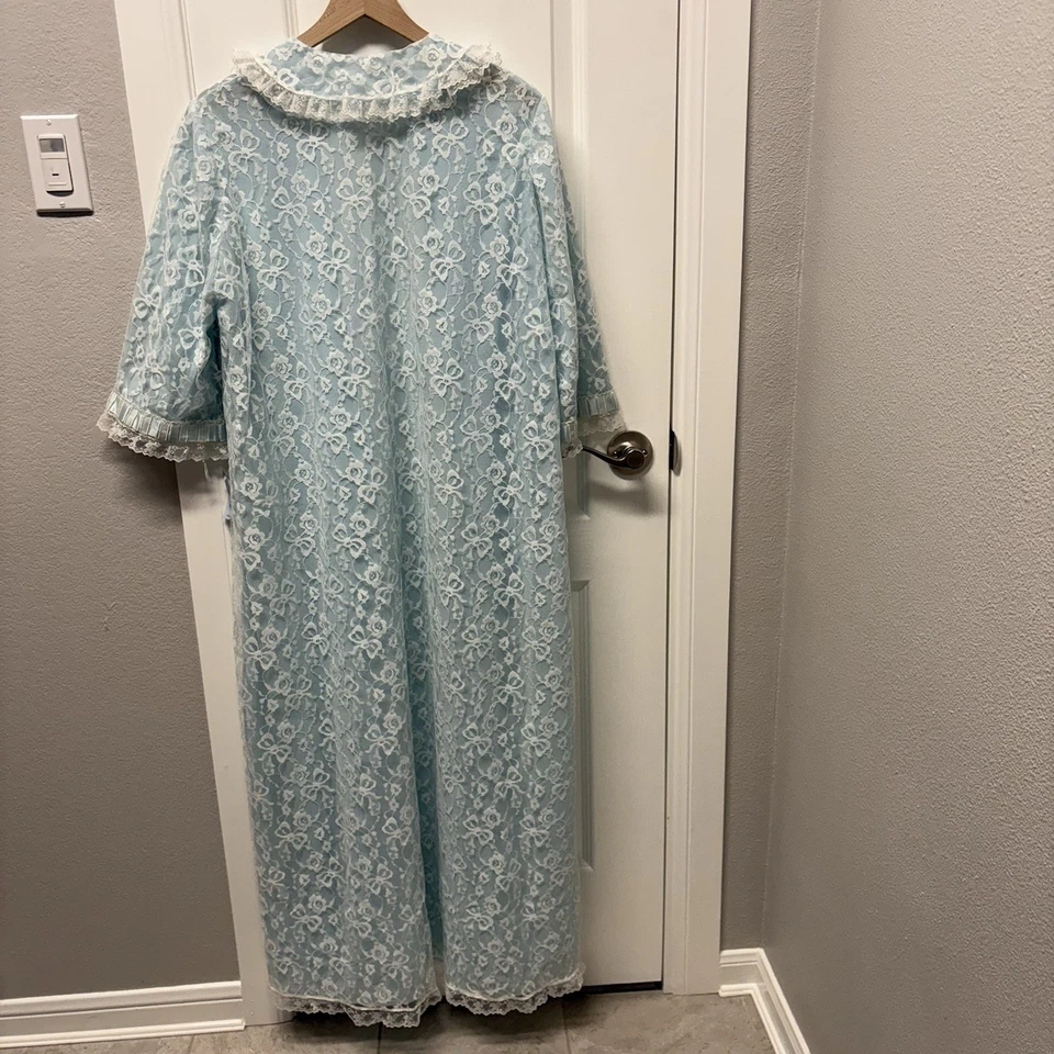 Vestido de Colección Odette Barsa Peignoir Polvo Azul Encaje Superposición Mediano Nuevo con Etiquetas Foto 3 de 4