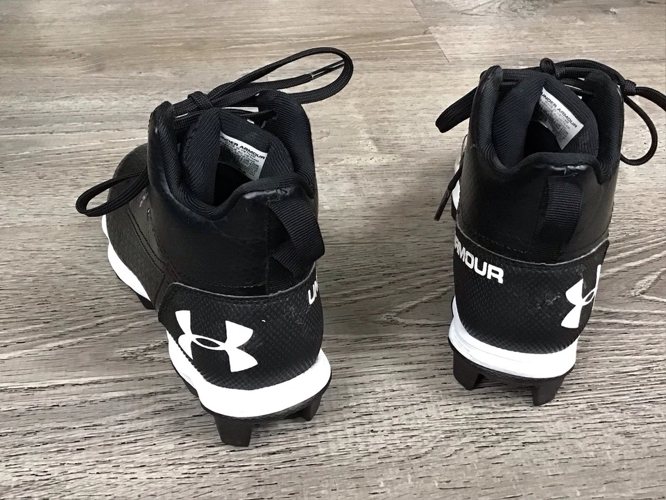 Under Armour Hammer Mid RM Jr. Football Shoes Boys Size 1 Black 3021202-001 - Image 3 of 4