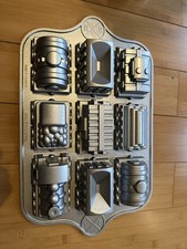 Nordic Ware 3D Zug Set Pfanne Muffins Kuchen Eisenbahn Antihaft Aluminiumguss USA