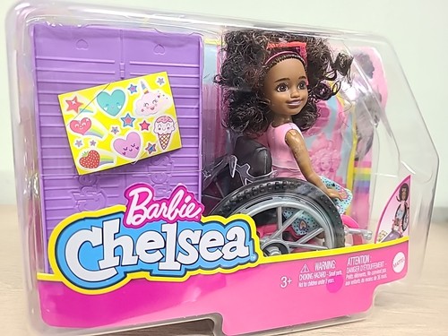 Barbie Chelsea Puppe & Rollstuhl mit beweglichen Rädern - Bild 5 von 5
