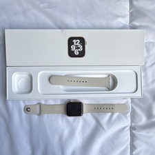 Apple Watch SE 40mm Gold Aluminum Case Starlight Silicone Band Series SE