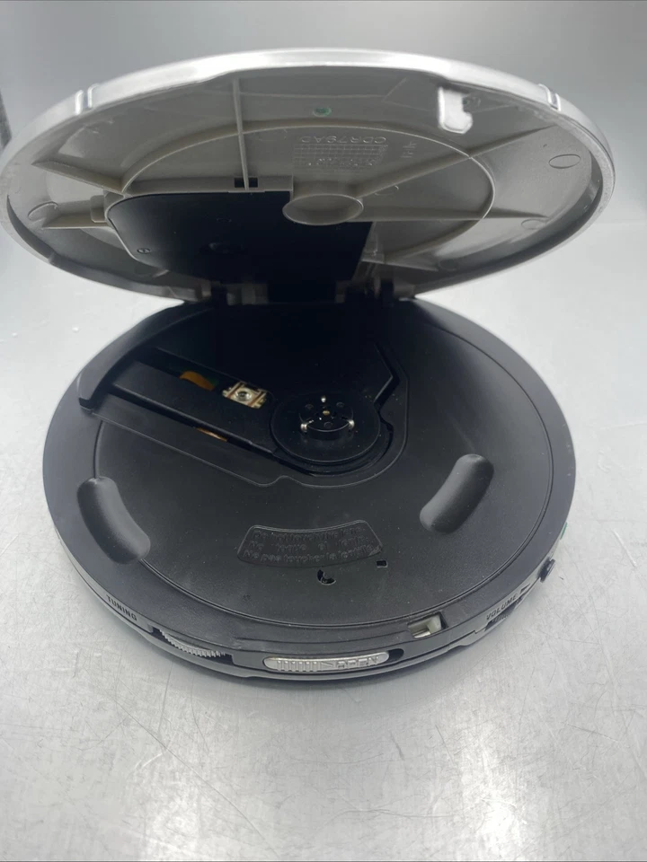 Lote de 3 reproductores de CD portátiles Durabrand cd-916, cd-857, Onn ona12av025 solo piezas Foto 3 de 4