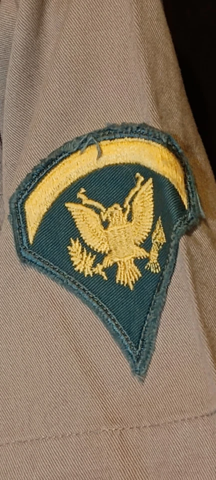 复古 50 年代男式棉卡其色军队衬衫 1951 年 12 月 29 日 Perdue 万智牌公司 S 制作 — 第 3/4 张图片