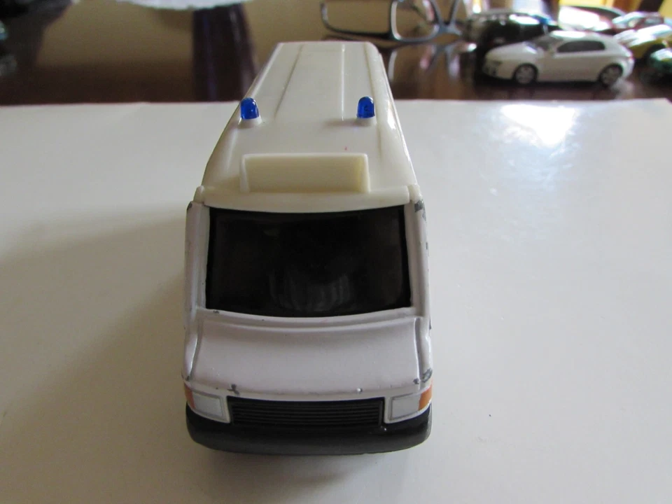 Hongwell - Ambulanza 118 - sc. 1:43 - Immagine 4 di 4