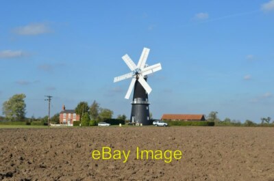 Foto 6x4 Sibsey Händlermühle Ein Blick auf die Mühle zwischen den flachen Feldern. c2011