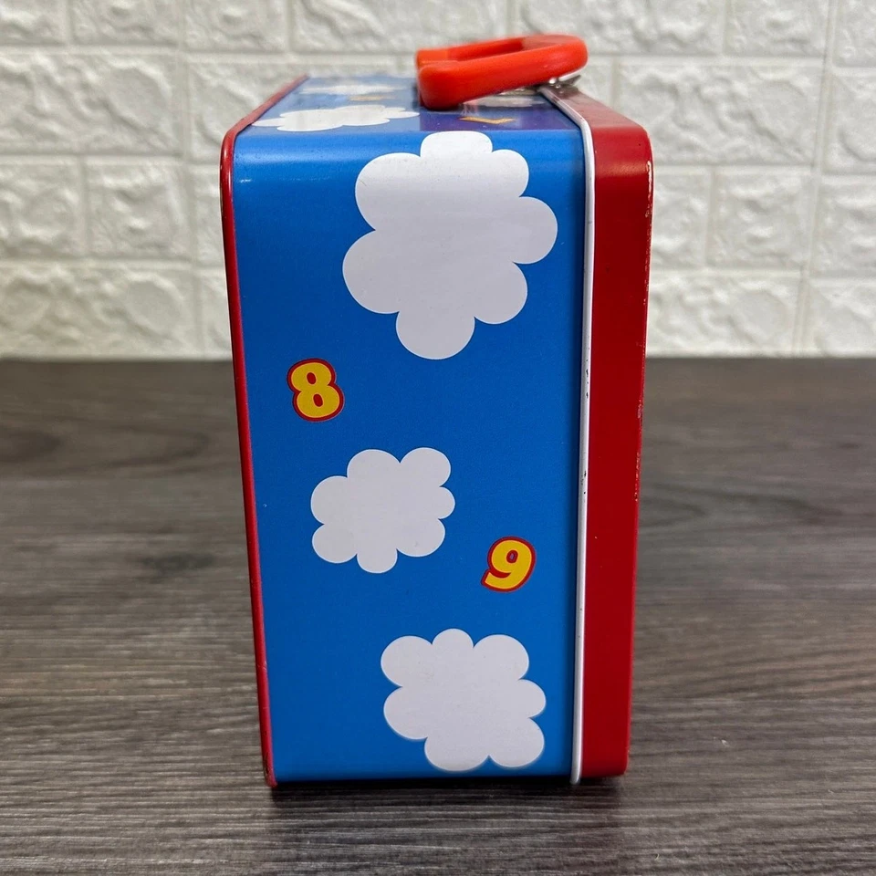 Fiambrera de hojalata Thomas Train and Friends Back To School de colección cerradura de empuje de metal rojo  Foto 2 de 4