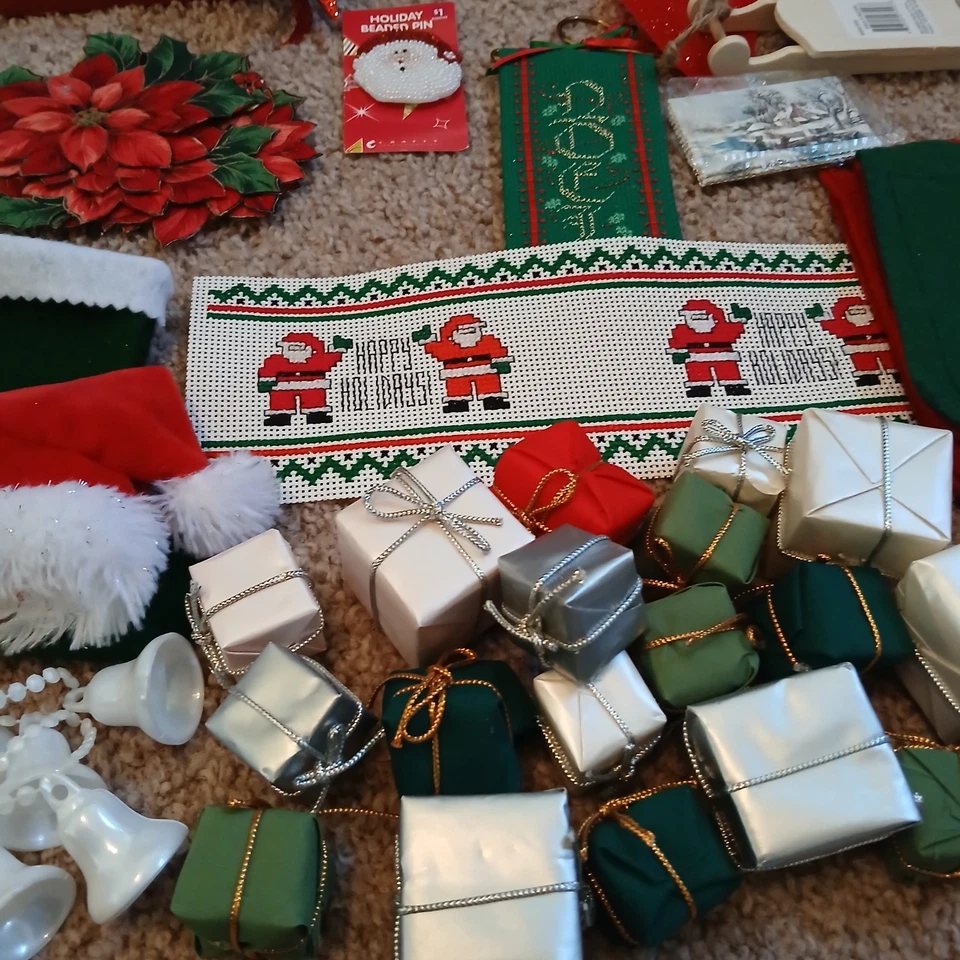 Gran Lote de Suministros de Artesanía de Navidad - Arcos, Cintas, Adornos, Medias, Decoración Foto 3 de 4