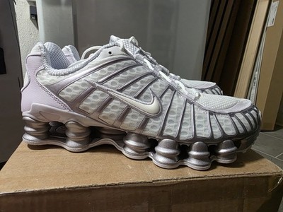 NIKE SHOX TL Summit White/ Sail-Barely Grape Gr. 44