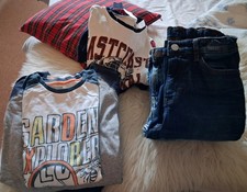 Bekleidungspaket Shirts Jeans Pyjama 12teilig Junge 146/152