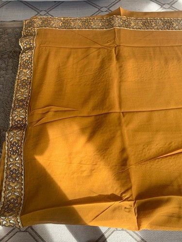 Georgette Sari 6 Yards Stoff mit Gold Handstickerei Bordüre - Bild 6 von 6