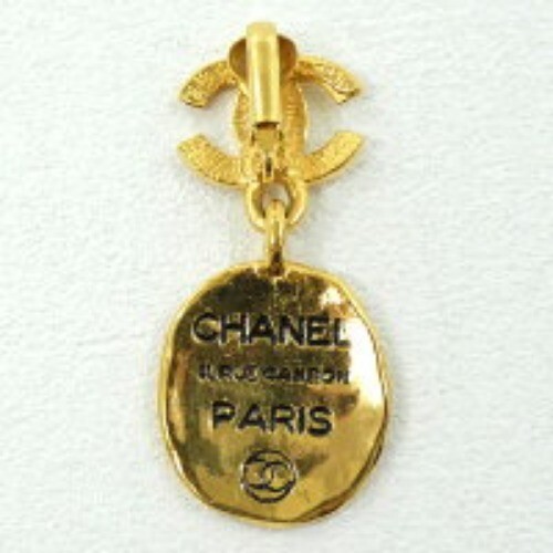 Pendientes de clip vintage oscilantes redondos con logotipos CC chapados en oro CHANEL #9216a - Imagen 6 de 9
