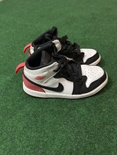 Jordan 1 Mid SE Red MINT Black Toe 