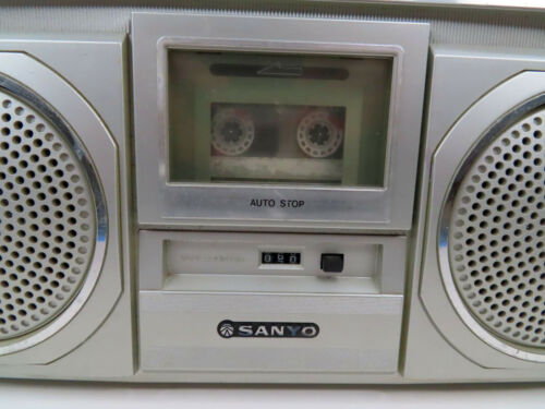 Vintage Sanyo M9924 BoomBox AM/FM Cassette Player Silver Works w/ Issues *READ - Picture 2 of 9