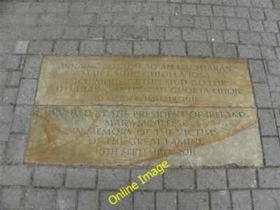 Photo 6x4 Memorial plaques, Clones Clones/H5026 Two inscribed plaques, o c2012